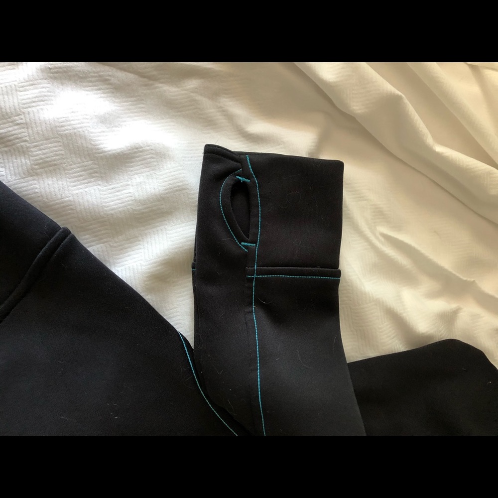 Under Armour 1/2 zip fleece. Medium - Picture 3 of 6